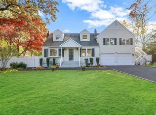 60 Washington Blvd, Commack, NY 11725