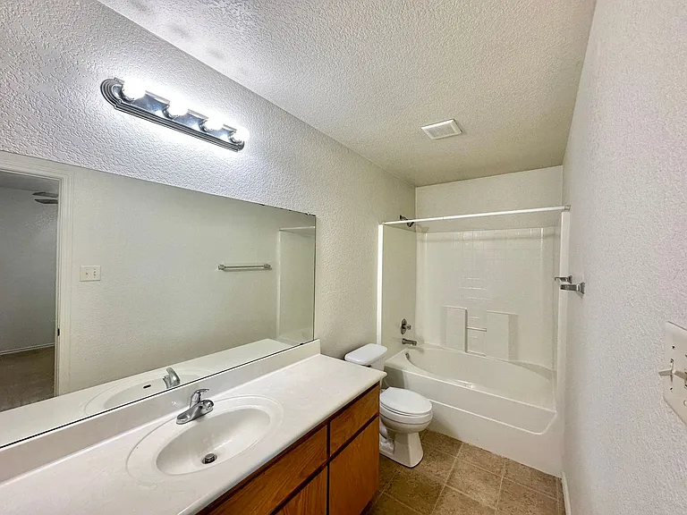 3900 Bolivar Dr — Photo 14