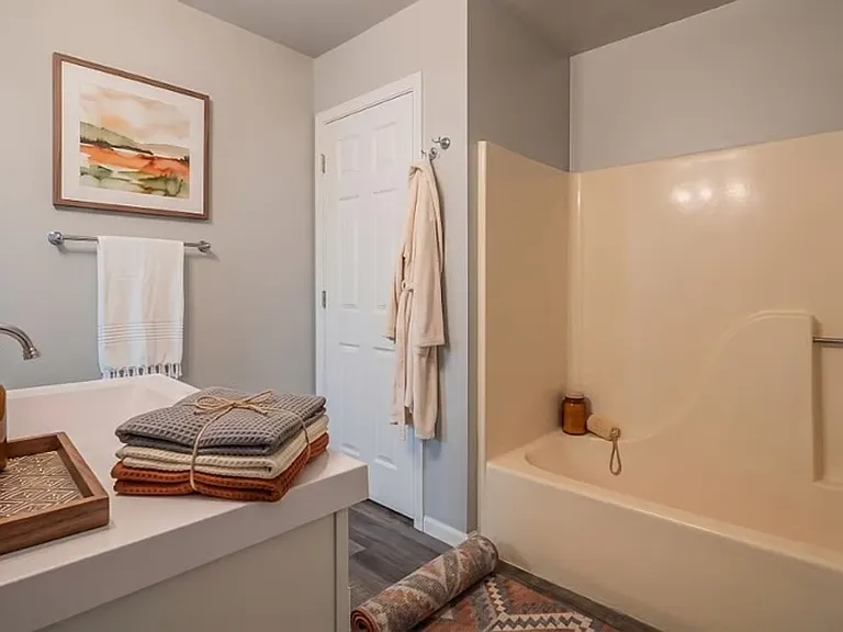1104 N Walnut St — Photo 8