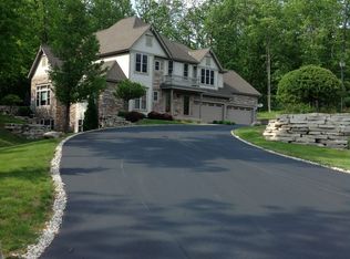 17990 Ashlea Dr, Brookfield, WI 53045