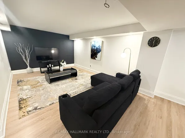 7 Charing Cres #Basement, Aurora, ON L4G 6P4