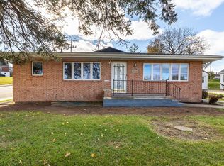 2020 Sunnyview Dr, Dubuque, IA 52001