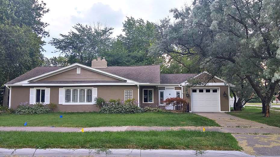 1st image of 22400 Clairwood St