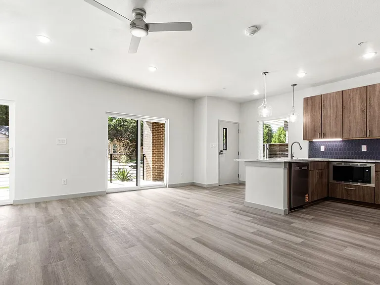 3141 Waits Ave — Photo 9