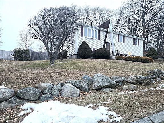 3rd image of 26 River Dr