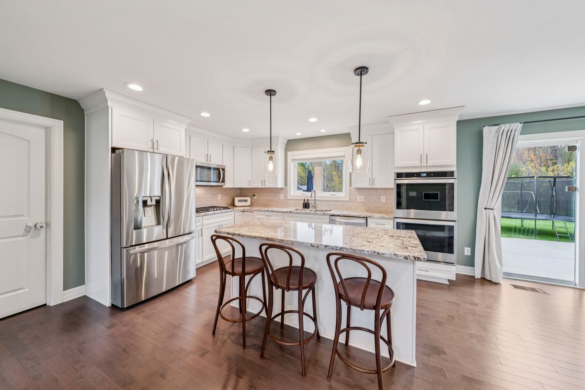 next background image