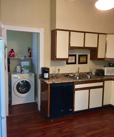 Kitchen & laundry