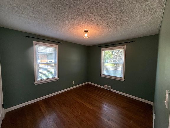 4th image of 3703 W Rockwell Ave