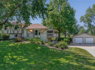 15121 Briarwood Dr, Basehor, KS 66007