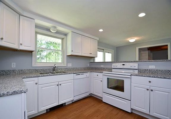 2nd image of 31 James St