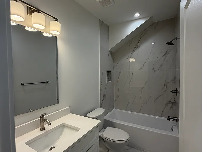 1001 Douglas St NE #A — Photo 6