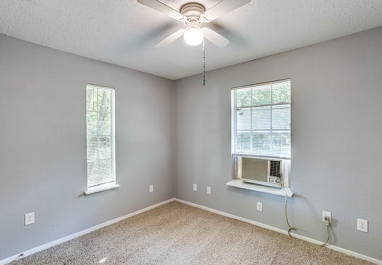510 Frazier St — Photo 2