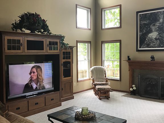 4th image of 3249 Walkerview Dr