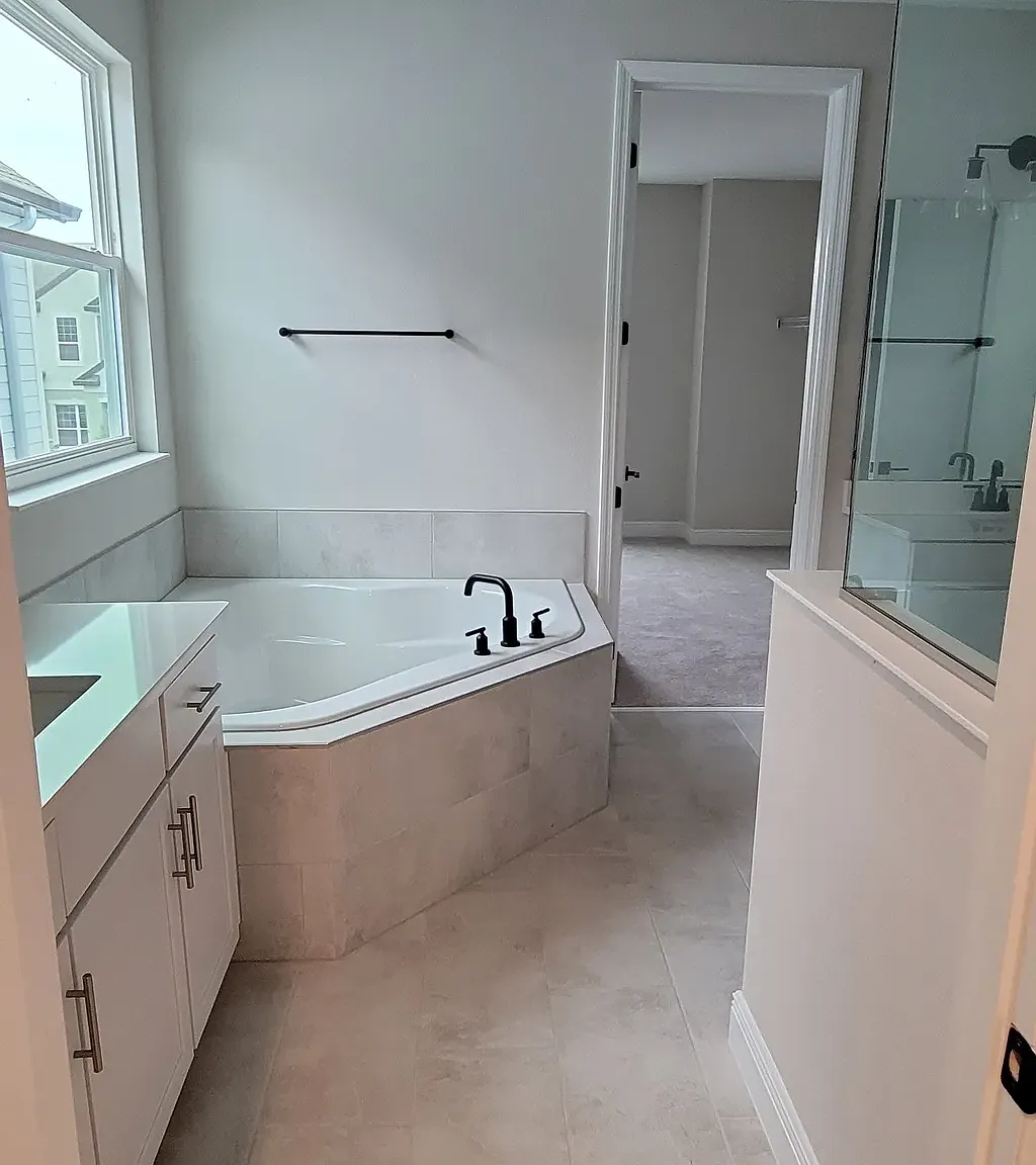 5 bed, 4.5 bath, 4301 sqft, $6,500 — Photo 3