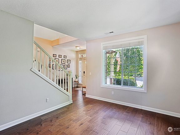 5th image of 324 Hillshire Drive