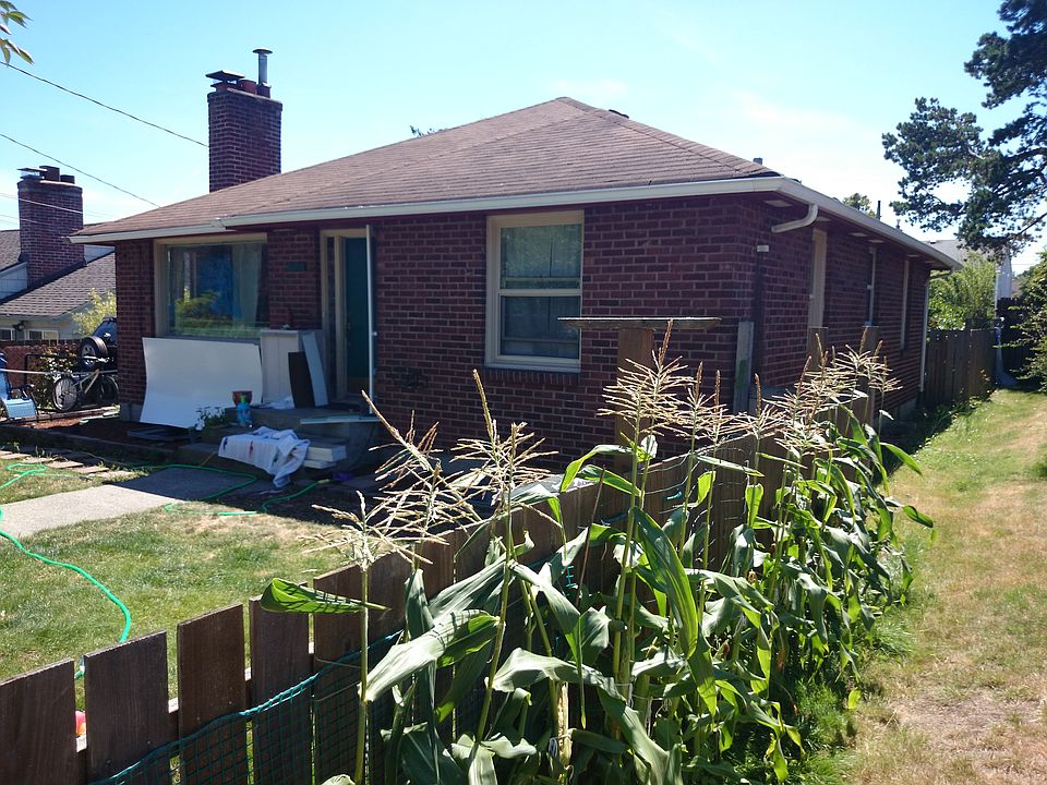 2nd image of 3739 SW Monroe St
