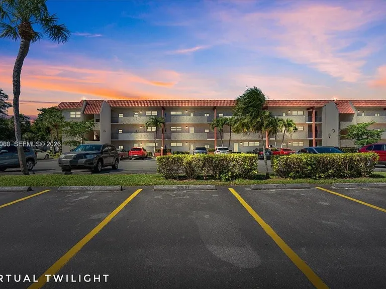 811 S Hollybrook Dr #208 — Photo 7