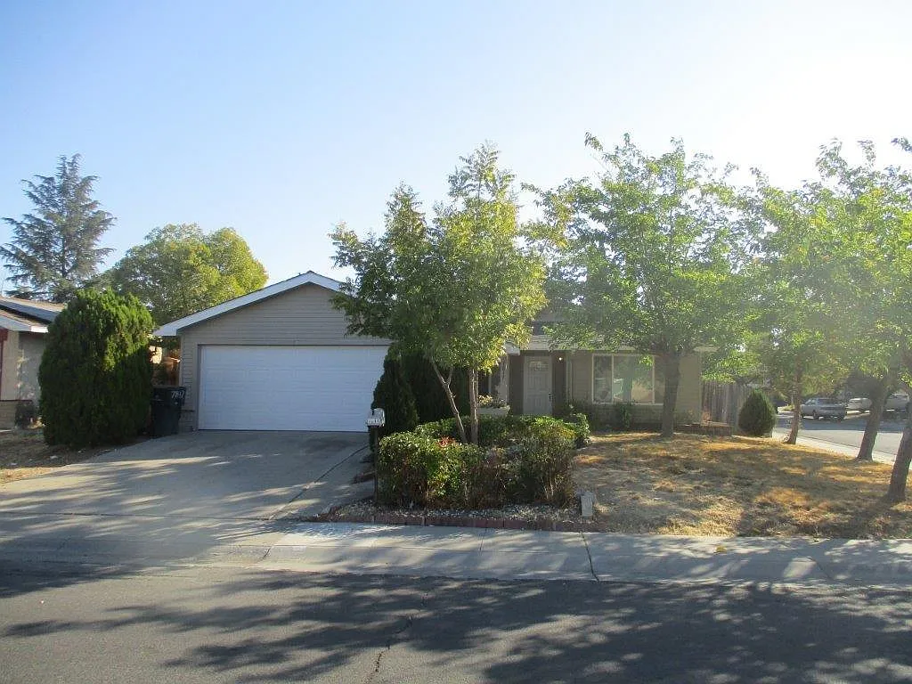 7817 Deer Creek Dr photo 1