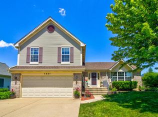 1221 Easton Dr, Carol Stream, IL