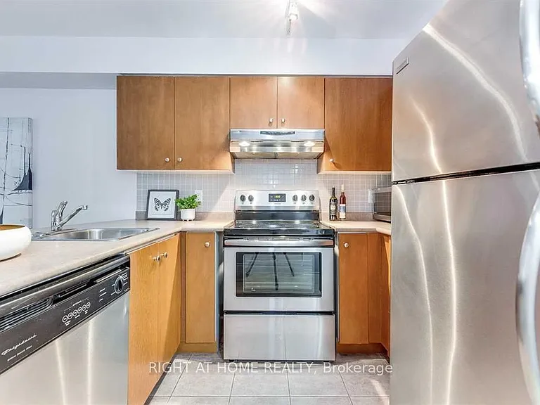 415 Jarvis St #327 — Photo 12