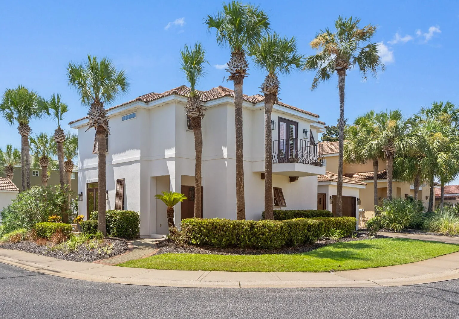 3 bed, 2.5 bath, 1812 sqft, $2,800 — Photo 1