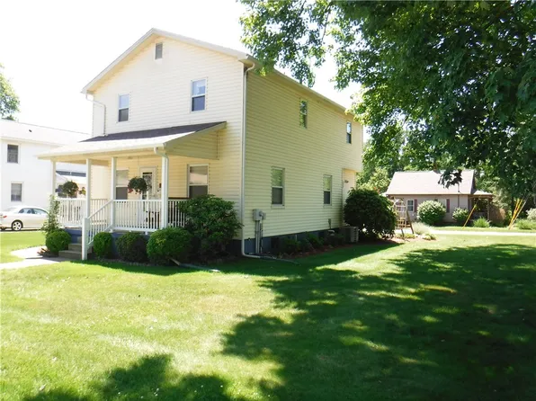 229 Spruce St, Zelienople, PA 16063