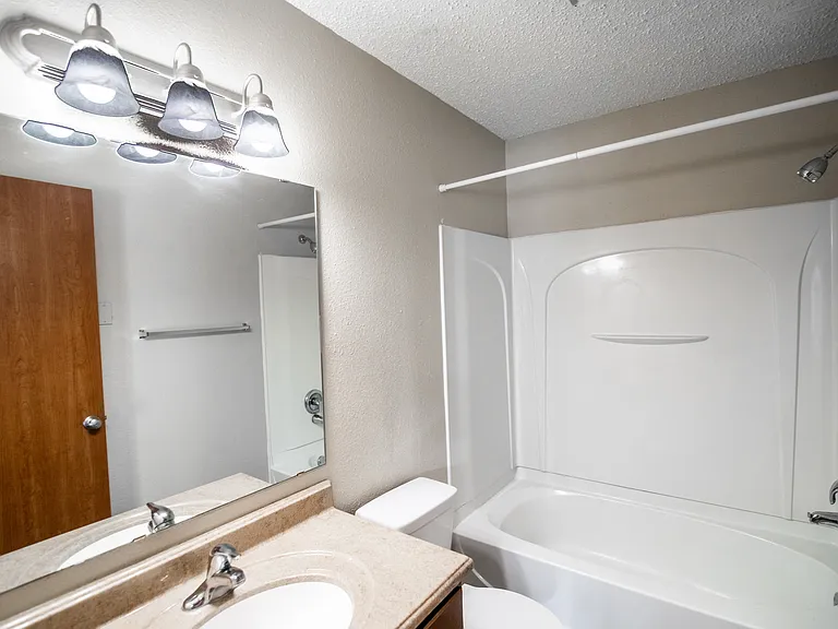 Bismarck, ND Eastbrook Apartments | Bathroom