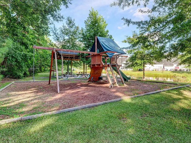 154 Lincoln Place Cir — Photo 18
