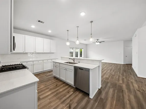 15218 White Moss Dr, New Caney, TX 77357