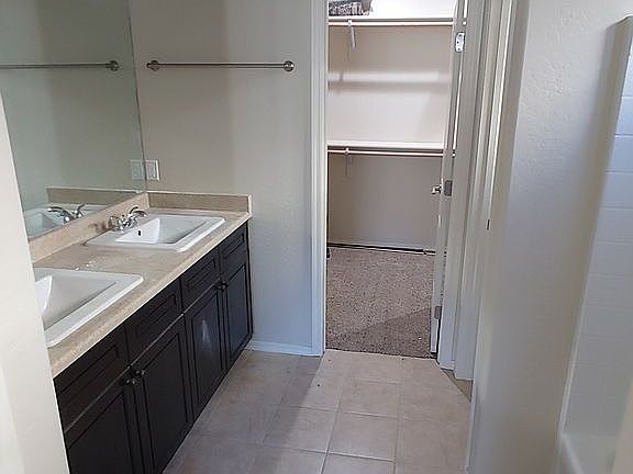 4th image of 812 W Yeager Ln