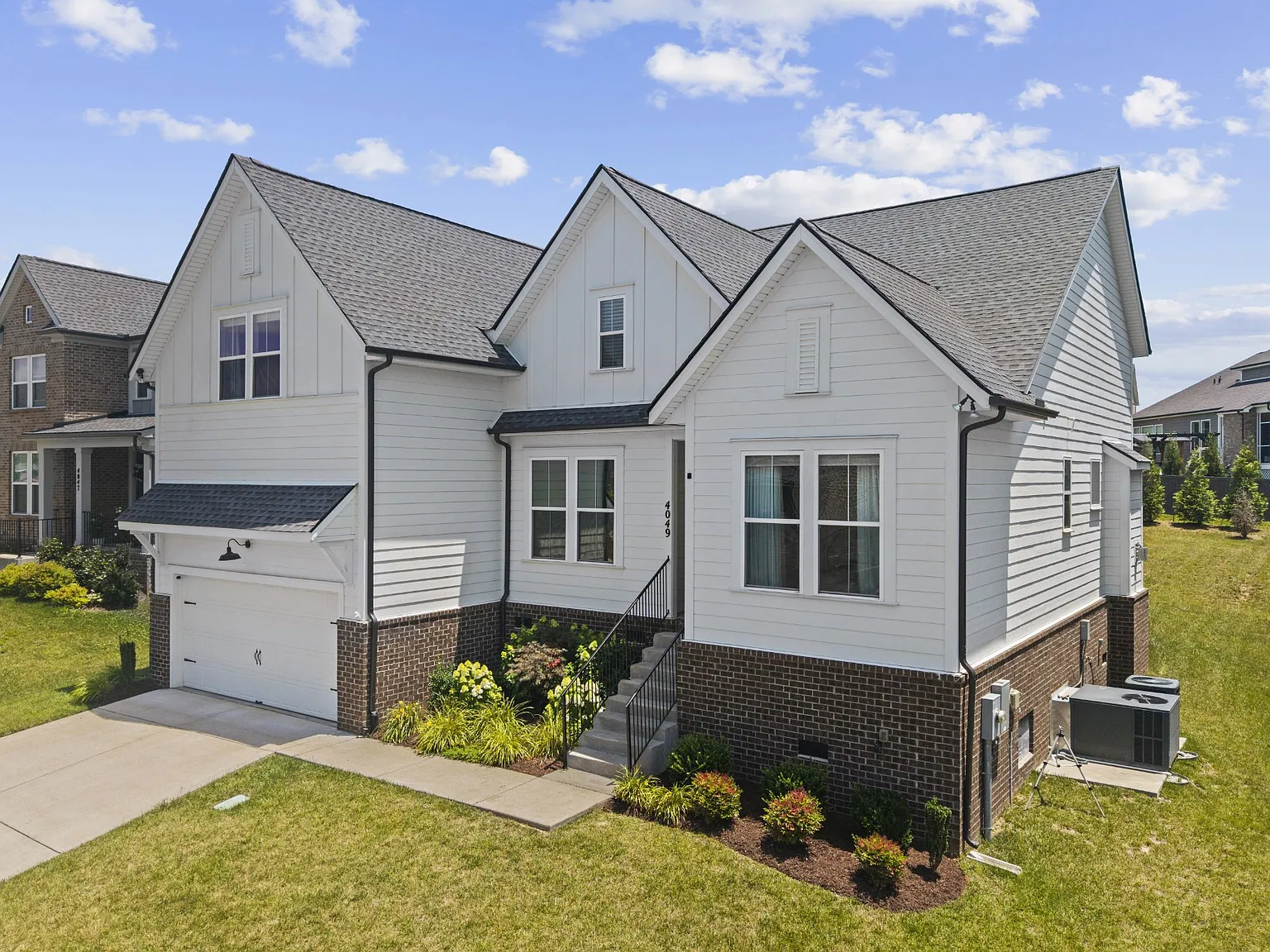 4 bed, 3.0 bath, 2644 sqft, $4,200 — Photo 3