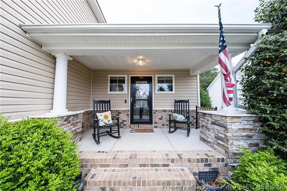 3 bed, 2.5 bath, 1647 sqft, $2,100 — Photo 4
