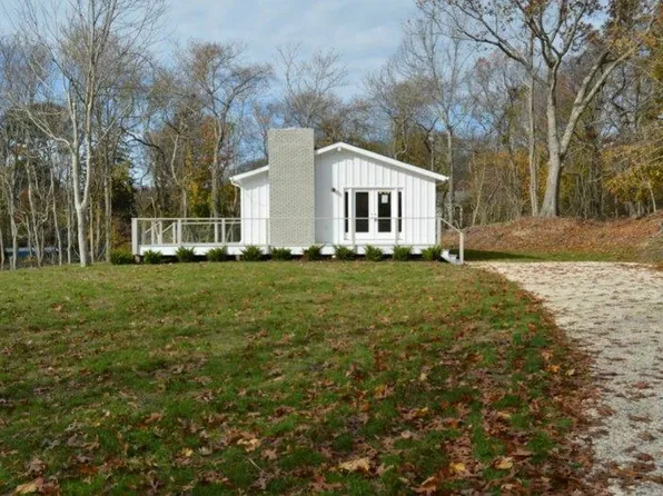 https://photos.zillowstatic.com/fp/0743036b9066df867eeb86d610b69ad3-p_e.webp