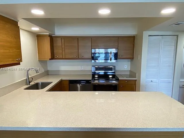 520 Orton Ave #503 — Photo 2