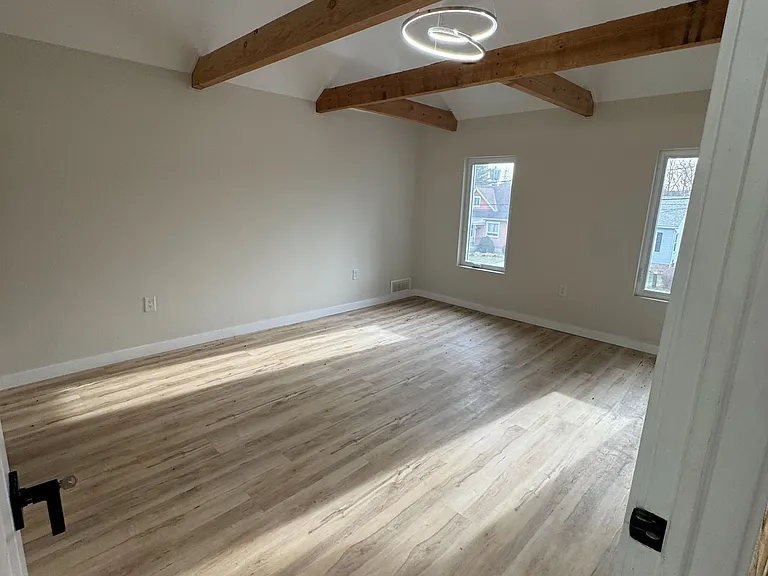 5759 Robinson St — Photo 2