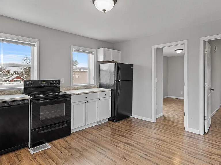 1051 Arkwright Street - 4 — Photo 2