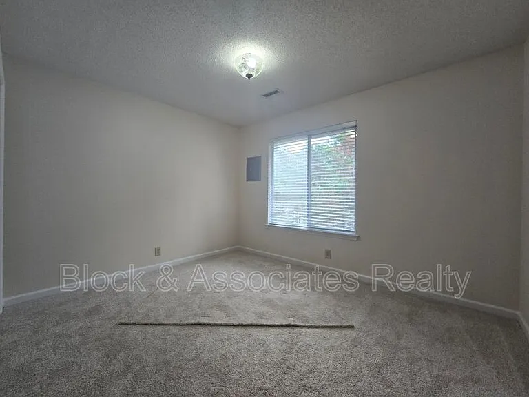 110 Westbrook Ct — Photo 8