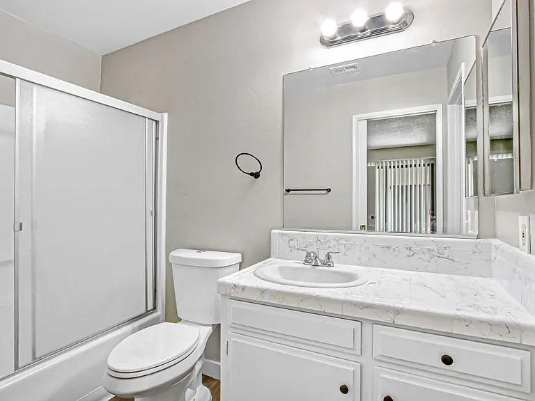 Palm Riverside — Photo 7