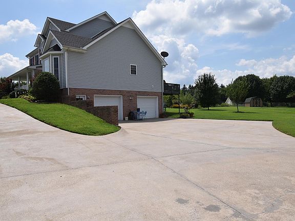 3rd image of 1014 Haggard Dr