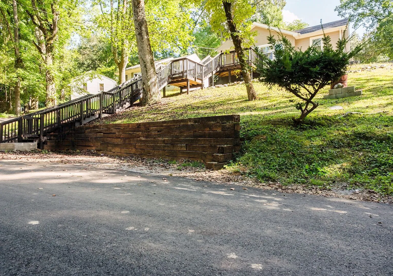 712 Woodlawn Dr - Furnished Rental — Photo 3