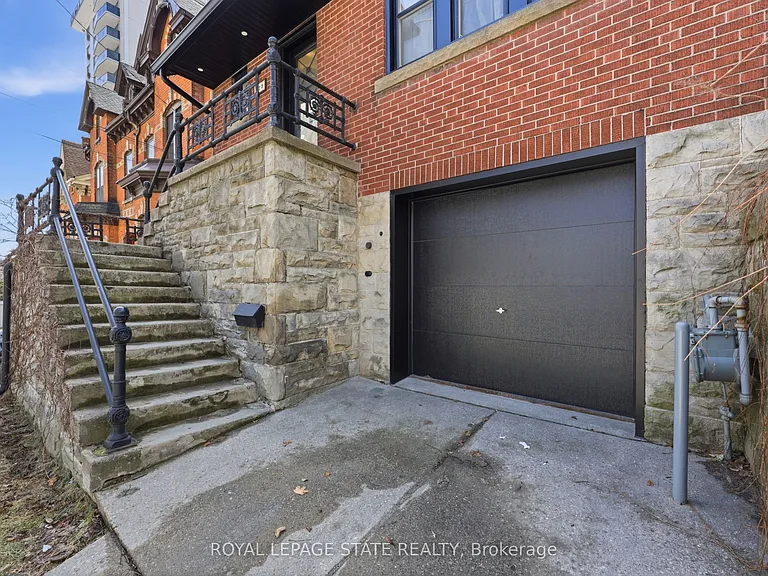 129 Jackson St W — Photo 3