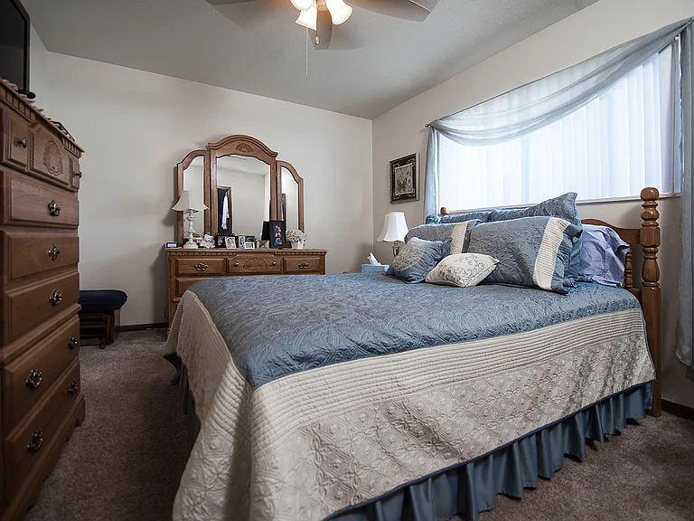 Holiday Center Apartments — Photo 15