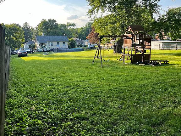4th image of 1837 Larkin Rd