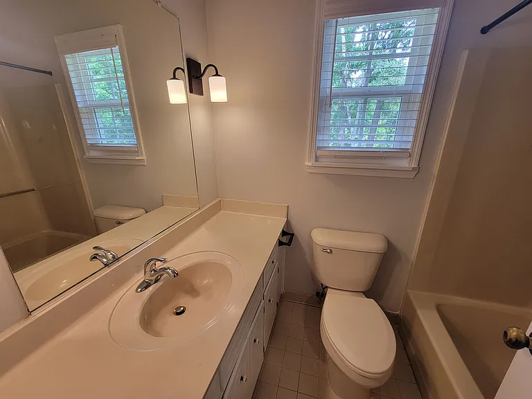 165 Ashley Cir — Photo 16