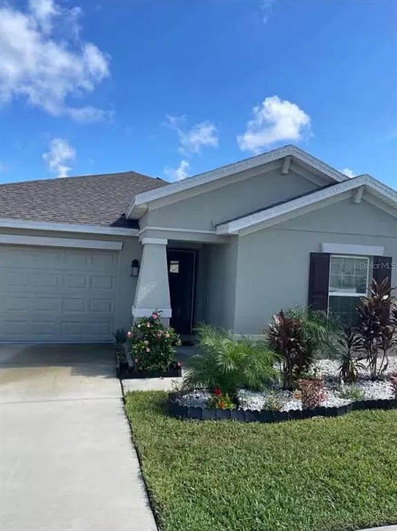 3 bed, 2.0 bath, 1560 sqft, $2,400 — Photo 2