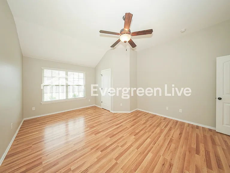 10701 SE 26th St — Photo 7