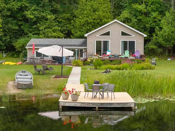 9215 Resort Dr, Ellsworth, MI 49729