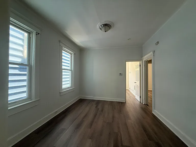 348 Armstrong Ave #2E — Photo 10