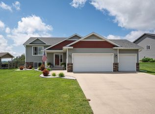 869 Golf View Ave, Zumbrota, MN 55992