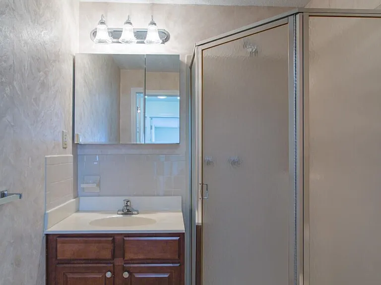 25 Greenview Dr — Photo 7